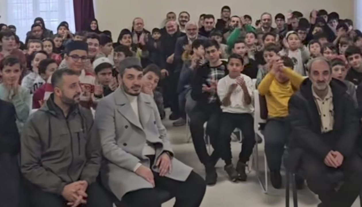 Yüreklere Dokunan Ziyaret: Bursa İl Müftüsü Karabayır’dan Yalova Hafız İHO’da Hafızlık Mesajları 4 Yüreklere Dokunan Ziyaret: Bursa İl Müftüsü Karabayır’dan Yalova Hafız İHO’da Hafızlık Mesajları