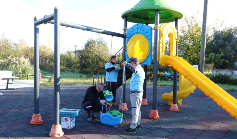 ÇİFTLİKKÖY’DE ÇOCUK OYUN PARKLARI YENİLENİYOR
