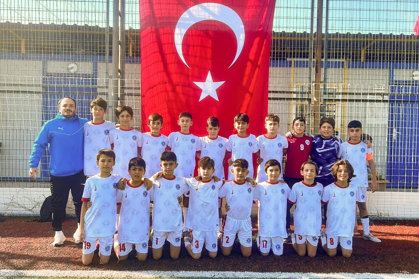 ÇİFTLİKKÖY ALTYAPI TAKIMLARINDA BU HAFTA 1 ÇİFTLİKKÖY ALTYAPI TAKIMLARINDA BU HAFTA