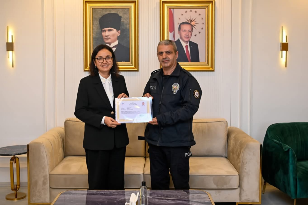 Yalova Valisi Dr. Hülya Kaya’dan Emekli Polis Memuru Nurettin Akbaş’a Teşekkür Mesajı