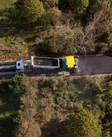 KÖY YOLLARINDA KONFOR VE GÜVENLİK ARTTI: YALOVA’DA 14,5 KİLOMETRELİK SICAK ASFALT YOL TAMAMLANDI