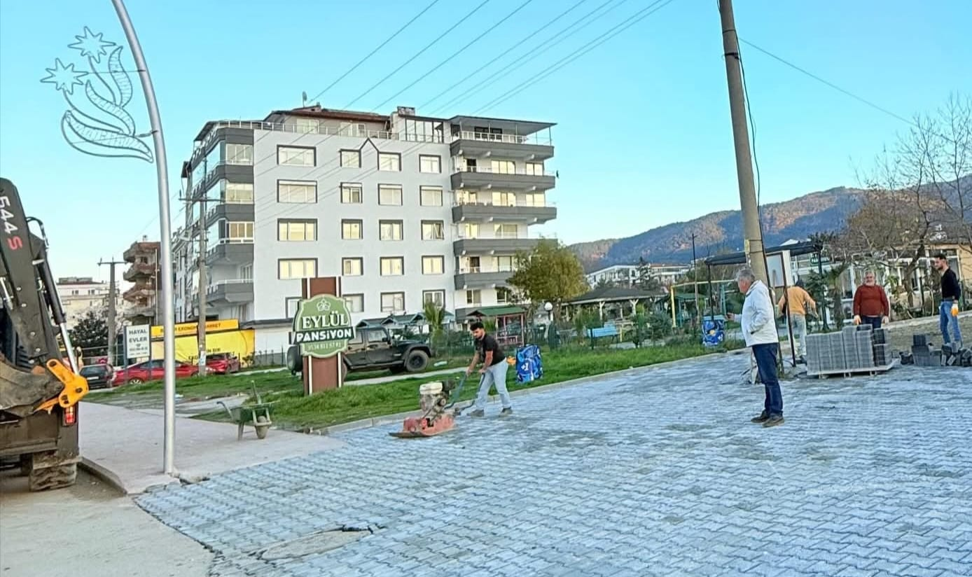 Teşvikiye’de Kaldırım ve Yol Seferberliği: Başkan Mustafa Nurten Çalışmaları Yerinde İnceledi 4 Teşvikiye’de Kaldırım ve Yol Seferberliği: Başkan Mustafa Nurten Çalışmaları Yerinde İnceledi