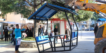 ÇİFTLİKKÖY’DE KENT MOBİLYALARI YENİLENİYOR