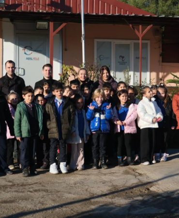 ÇİFTLİKKÖY ÖĞRENCİLER ÇİÇEK ÜRETİMİNİ YERİNDE ÖĞRENDİ