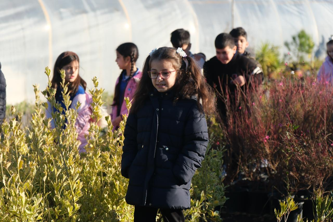 ÇİFTLİKKÖY ÖĞRENCİLER ÇİÇEK ÜRETİMİNİ YERİNDE ÖĞRENDİ 1 ÇİFTLİKKÖY ÖĞRENCİLER ÇİÇEK ÜRETİMİNİ YERİNDE ÖĞRENDİ