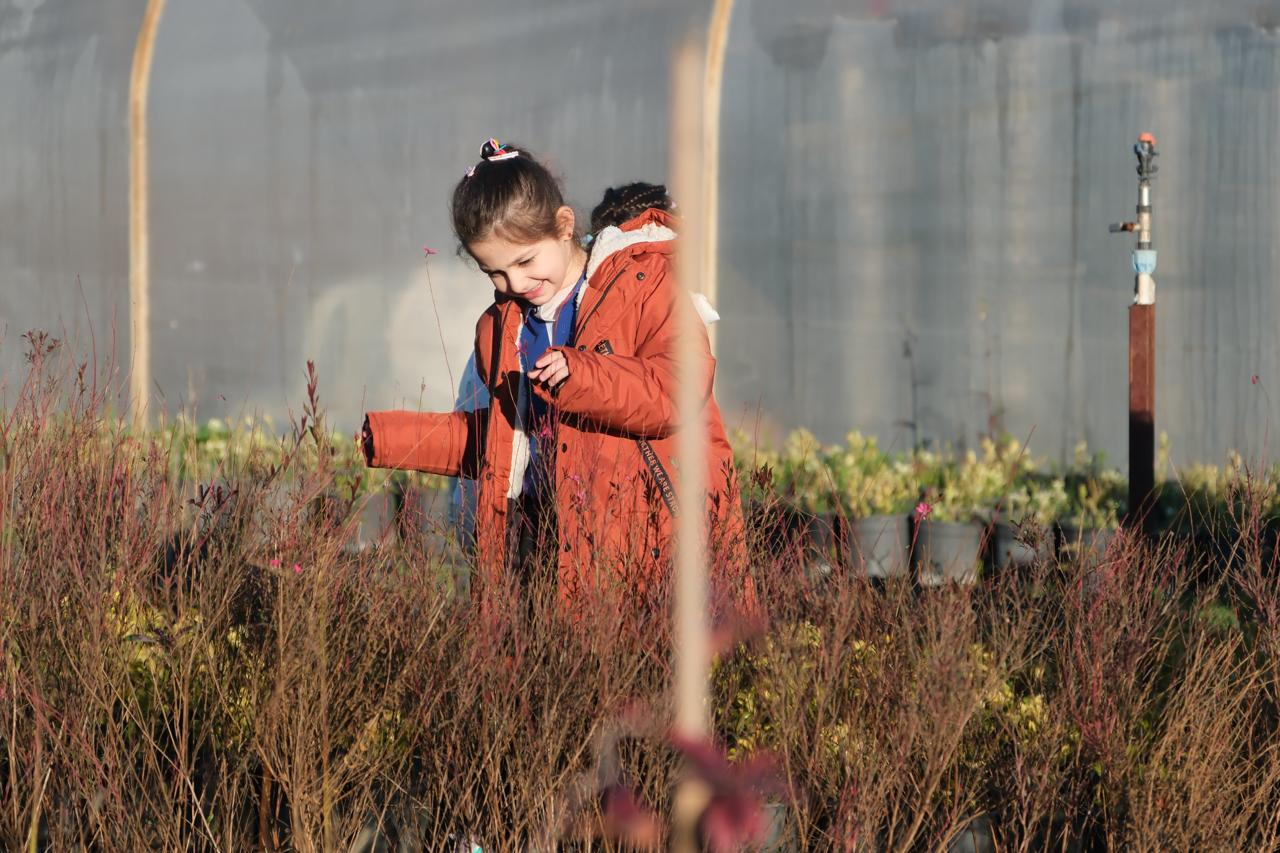 ÇİFTLİKKÖY ÖĞRENCİLER ÇİÇEK ÜRETİMİNİ YERİNDE ÖĞRENDİ 6 ÇİFTLİKKÖY ÖĞRENCİLER ÇİÇEK ÜRETİMİNİ YERİNDE ÖĞRENDİ