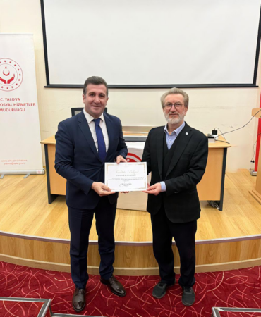 TÜRKİYE AİLE YILI SÖYLEŞİLERİ YALOVA’DA GERÇEKLEŞTİRİLDİ: AİLE DAYANIŞMASI TOPLUMSAL HUZURUN ANAHTARI