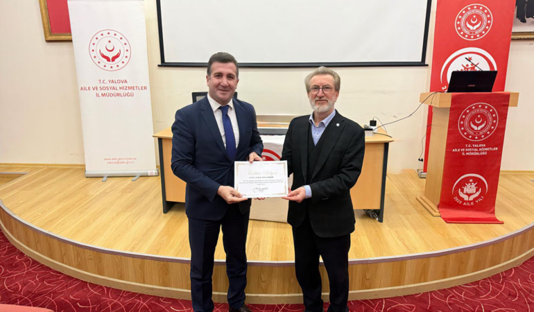 TÜRKİYE AİLE YILI SÖYLEŞİLERİ YALOVA’DA GERÇEKLEŞTİRİLDİ: AİLE DAYANIŞMASI TOPLUMSAL HUZURUN ANAHTARI