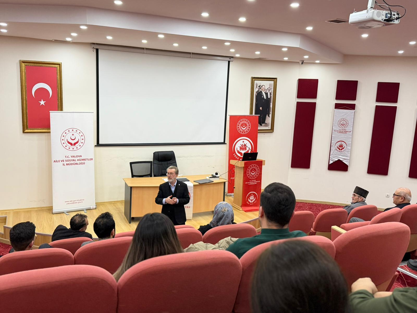 TÜRKİYE AİLE YILI SÖYLEŞİLERİ YALOVA’DA GERÇEKLEŞTİRİLDİ: AİLE DAYANIŞMASI TOPLUMSAL HUZURUN ANAHTARI 5 TÜRKİYE AİLE YILI SÖYLEŞİLERİ YALOVA’DA GERÇEKLEŞTİRİLDİ: AİLE DAYANIŞMASI TOPLUMSAL HUZURUN ANAHTARI