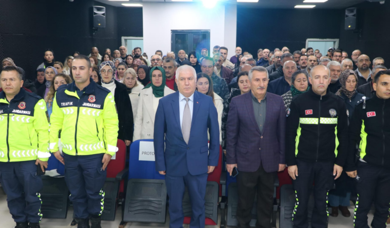 Yalova’da Okul Servislerine Güvenlik Eğitimi: Sürücü ve Rehber Personele Hayati Kurallar Anlatıldı