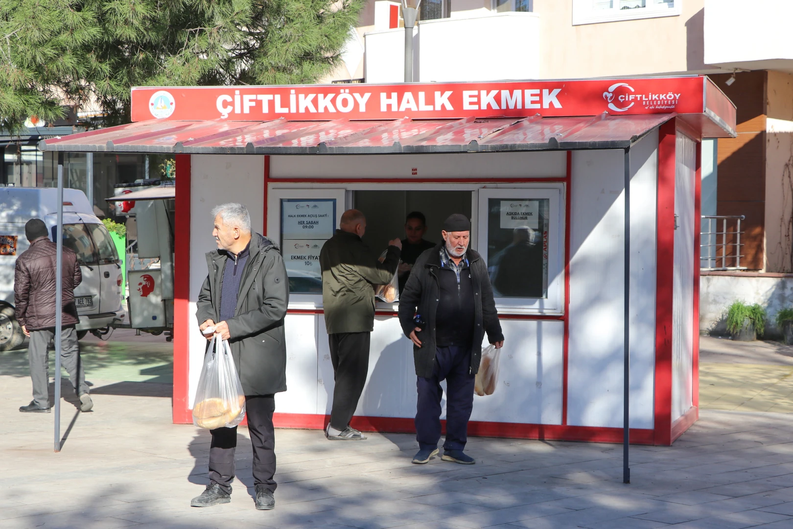 ÇİFTLİKKÖY’DE HALK EKMEK SATIŞ SAYILARI SEVİNDİRDİ