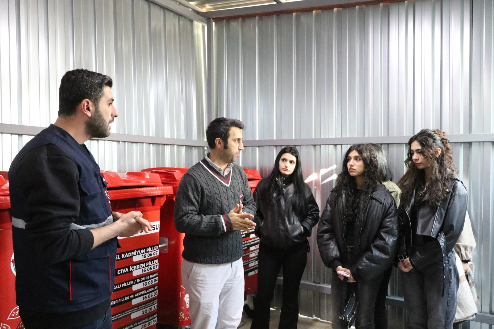 MUHASEBE ÖĞRENCİLERİ ÇİFTLİKKÖY SIFIR ATIK MERKEZİ’NDE