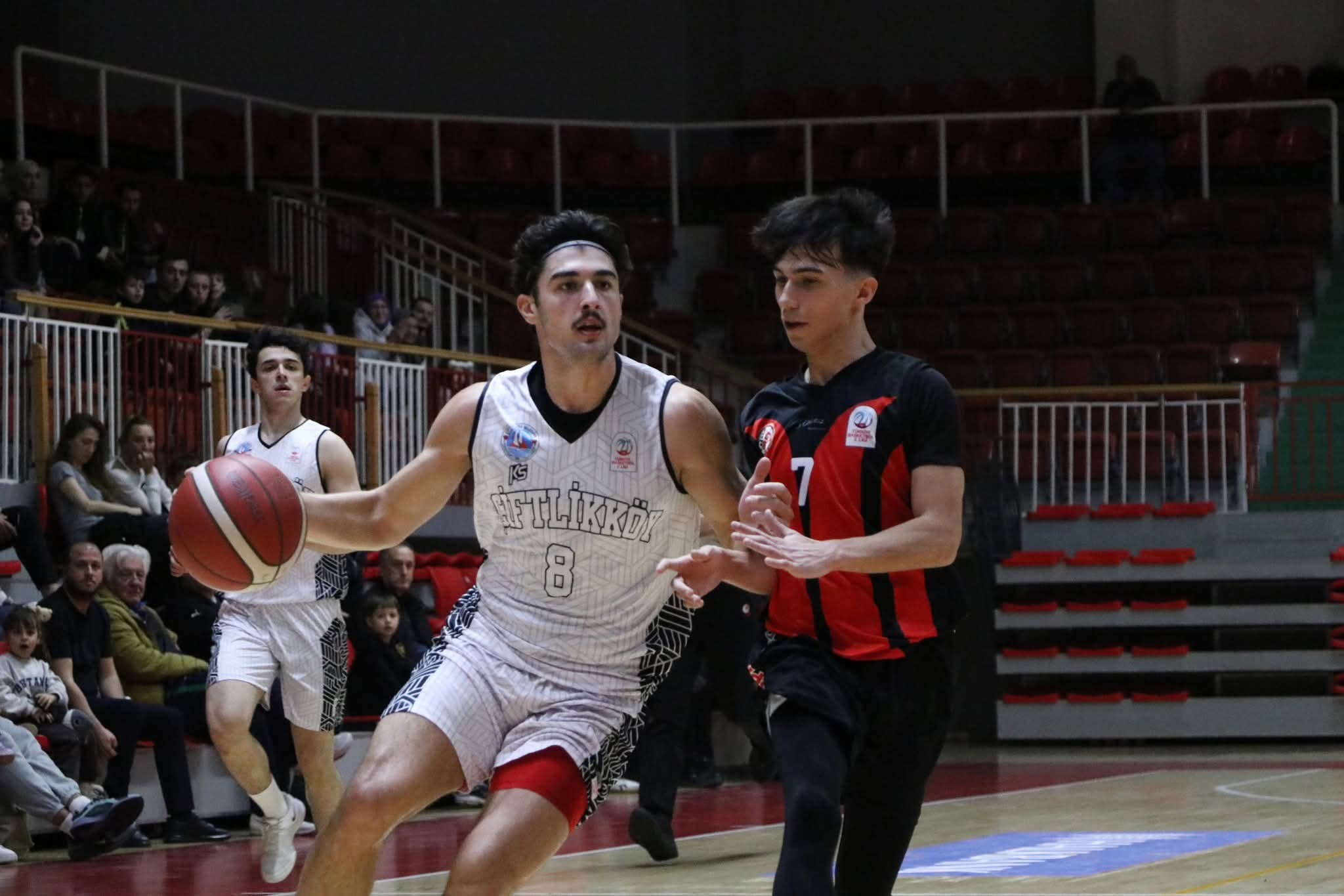 Çiftlikköy Belediye’den Nefes Kesen Galibiyet: 66-65