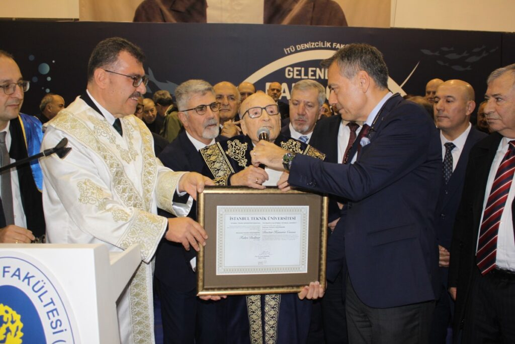 İTÜ Denizcilik’te Geleneksel Balık Günü Buluşması: Mezunlar Tuzla’da Hasret Giderdi, Fahri Doktora Kararı Memnuniyet Yarattı