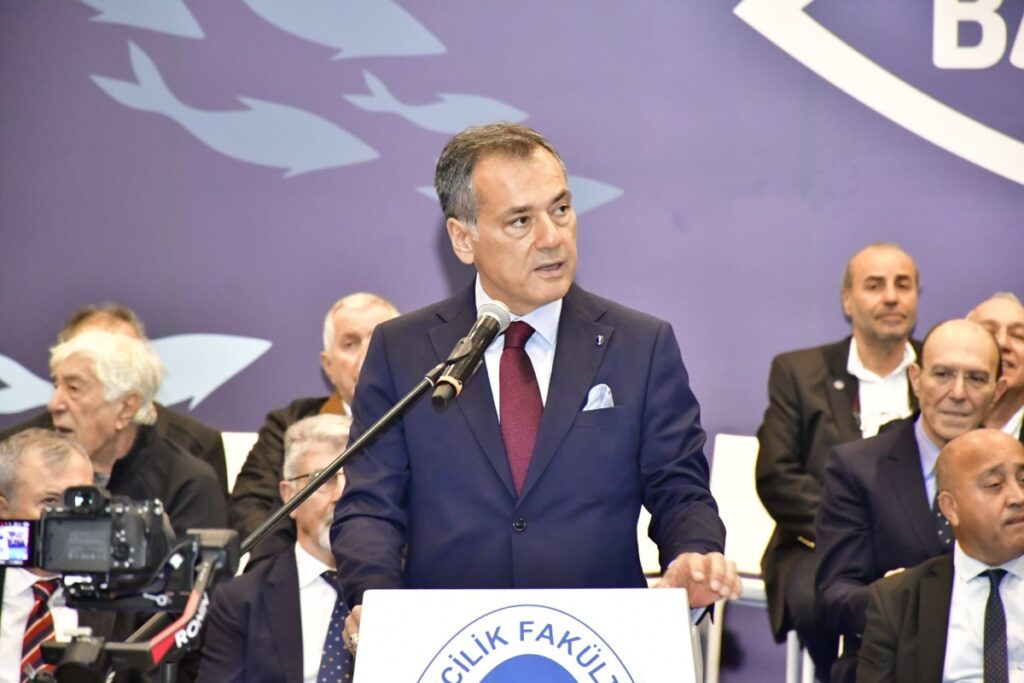 İTÜ Denizcilik’te Geleneksel Balık Günü Buluşması: Mezunlar Tuzla’da Hasret Giderdi, Fahri Doktora Kararı Memnuniyet Yarattı