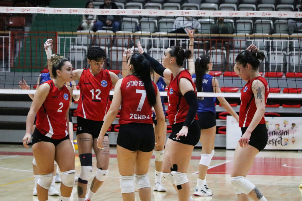 ÇİFTLİKKÖY’ÜN SULTANLARININ MUHTEŞEM OYUNU GALİBİYETE YETMEDİ (1-3)