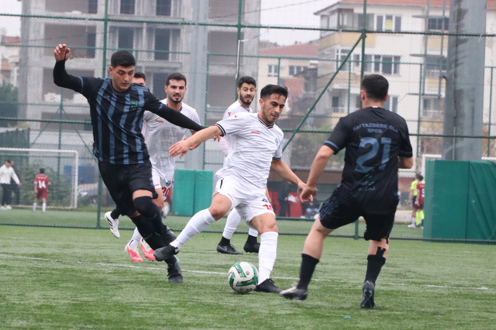 SÜPER AMATÖR’DE ÇİFTLİKKÖY, KAYTAZDERE GALİBİYETİYLE YENİDEN LİDER : 4-2