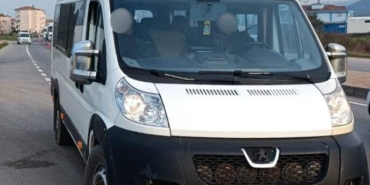 İZİNSİZ PERSONEL TAŞIMACILIĞINA TRAFİK ENGELİ: YALOVA’DA MİNİBÜS 60 GÜN TRAFİKTEN MEN EDİLDİ