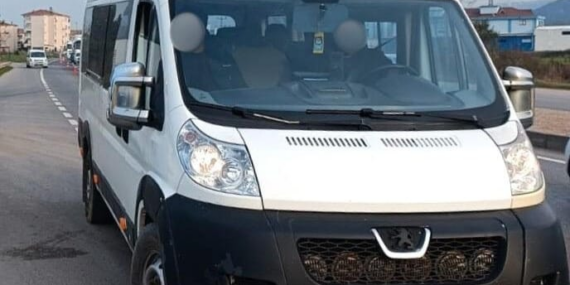 İZİNSİZ PERSONEL TAŞIMACILIĞINA TRAFİK ENGELİ: YALOVA’DA MİNİBÜS 60 GÜN TRAFİKTEN MEN EDİLDİ