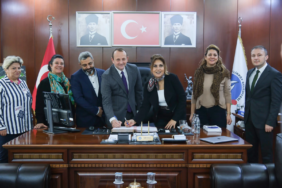 BAŞKAN YELE MEMURLAR İÇİN TOPLU SÖZLEŞMEYE İMZA ATTI