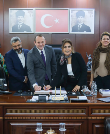BAŞKAN YELE MEMURLAR İÇİN TOPLU SÖZLEŞMEYE İMZA ATTI