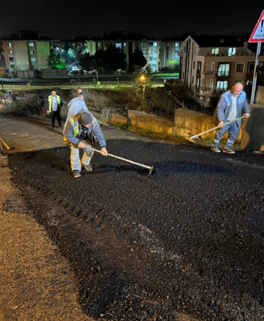 ÇİFTLİKKÖY’DE FEN İŞLERİ EKİBİNDEN GECE MESAİSİ