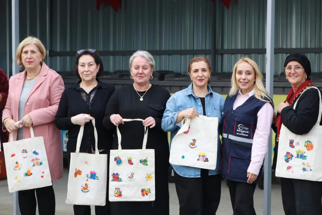 ÇİFTLİKKÖYLÜ KADINLARDAN BEZ ÇANTA ATÖLYESİ