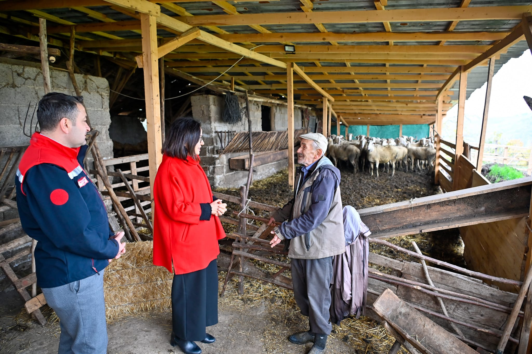 Vali Dr. Hülya Kaya Kirazlı Köyü’nde Sahada: Yol, Eğitim, Sosyal Destek ve Vatandaş Buluşmaları