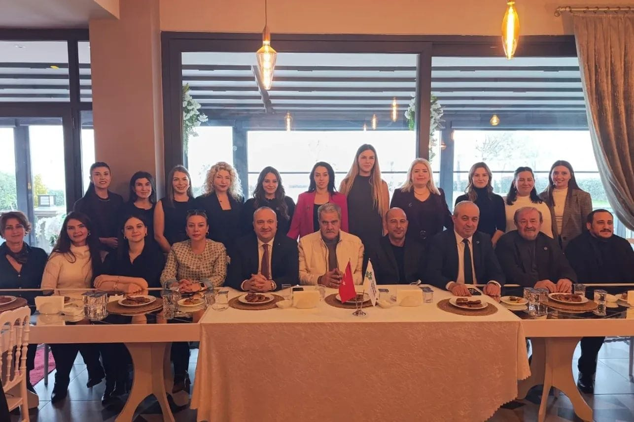 Belediye Başkanımız Avni Kurt, Yaşam Çınarı Derneği’nin 1 Yıllık Çalışmalarını Anlatan Sunum Programına Katıldı