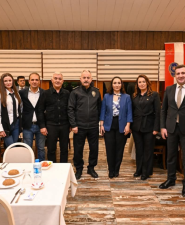 Emniyet ve Vakıf İş Birliğiyle Şehit Aileleri ve Gaziler Onuruna Anlamlı Yemek Programı