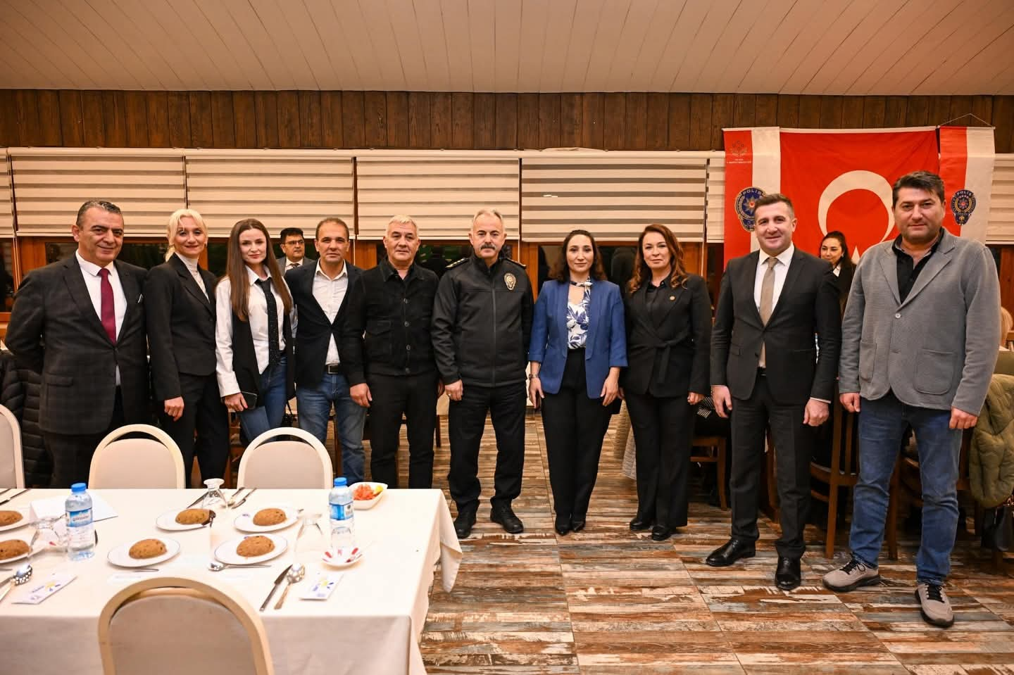 Emniyet ve Vakıf İş Birliğiyle Şehit Aileleri ve Gaziler Onuruna Anlamlı Yemek Programı