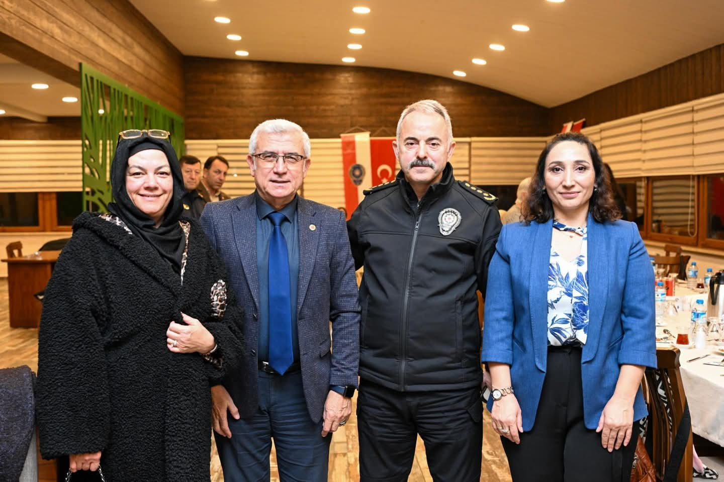 Emniyet ve Vakıf İş Birliğiyle Şehit Aileleri ve Gaziler Onuruna Anlamlı Yemek Programı