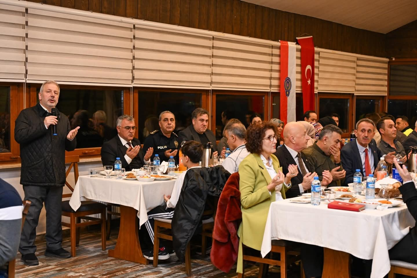 Emniyet ve Vakıf İş Birliğiyle Şehit Aileleri ve Gaziler Onuruna Anlamlı Yemek Programı