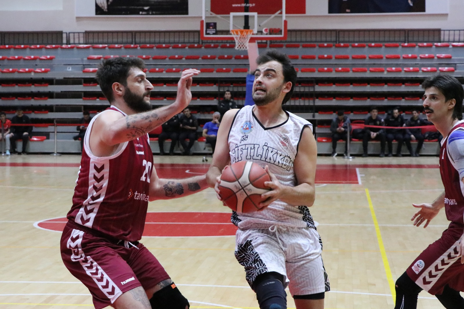 ÇİFTLİKKÖY BELEDİYE İTÜ’YÜ 65-63’LE GEÇTİ