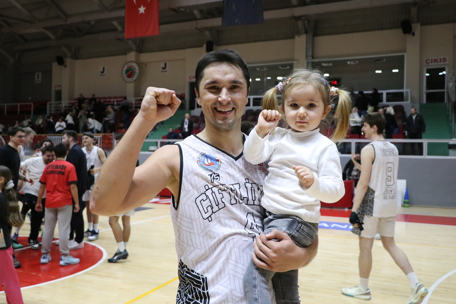 ÇİFTLİKKÖY BELEDİYE İTÜ’YÜ 65-63’LE GEÇTİ