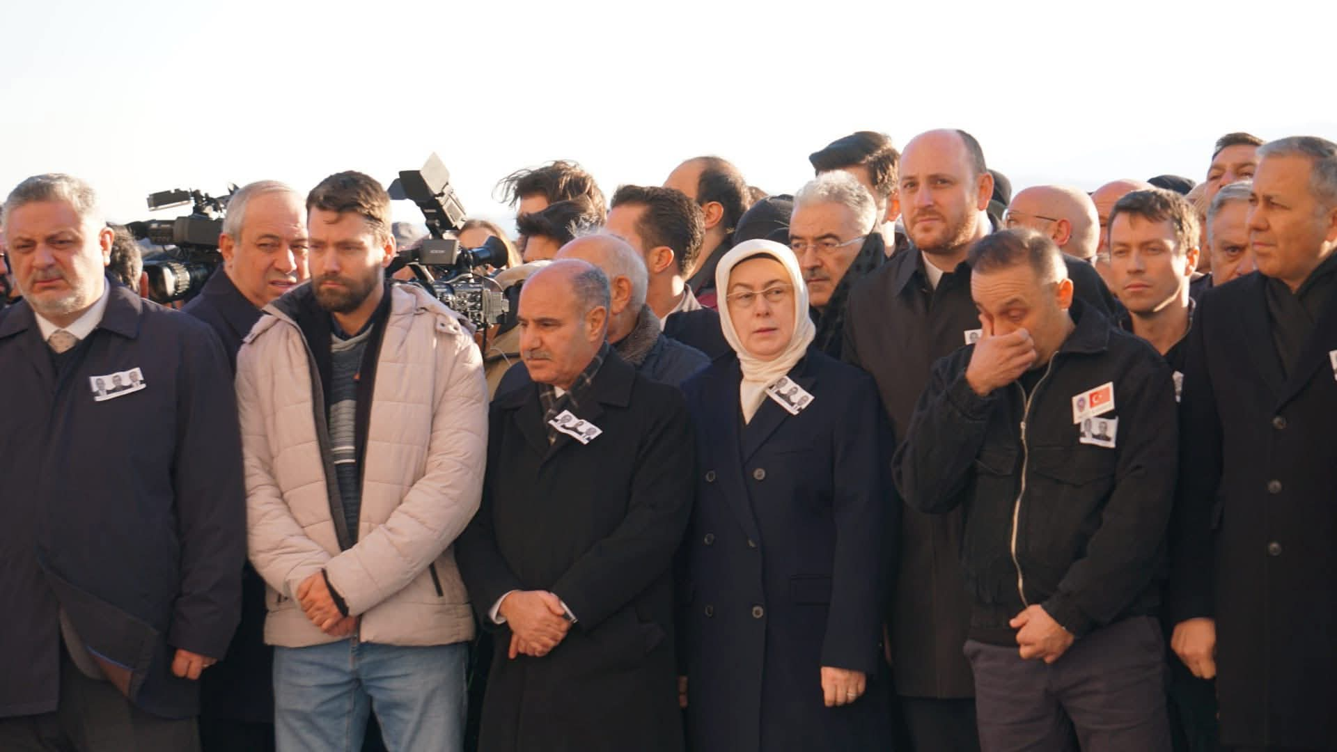 Yalova’da Şehit Polisler Dualarla Uğurlandı: Türkiye Tek Yürek Oldu 5 Yalova’da Şehit Polisler Dualarla Uğurlandı: Türkiye Tek Yürek Oldu
