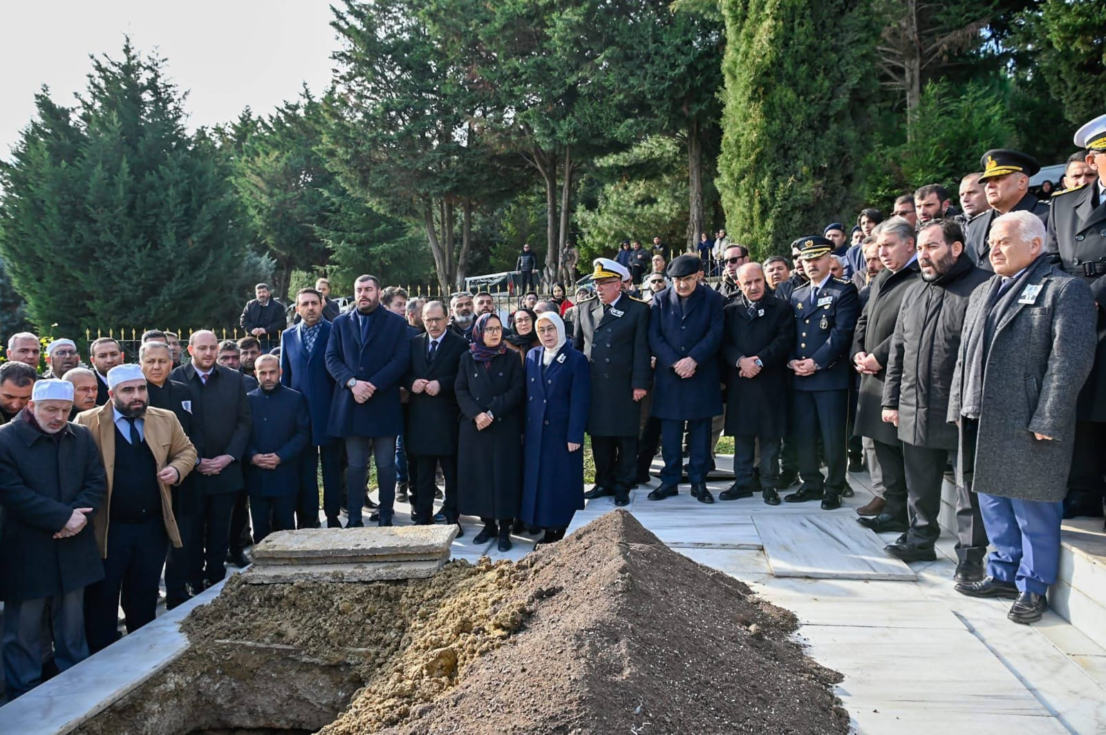 Yalova’da Şehit Polisler Dualarla Uğurlandı: Türkiye Tek Yürek Oldu 11 Yalova’da Şehit Polisler Dualarla Uğurlandı: Türkiye Tek Yürek Oldu