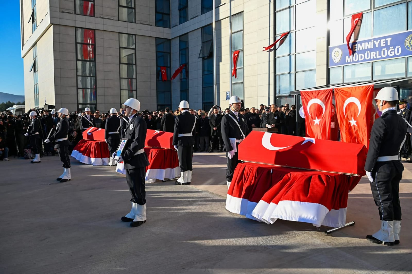 Yalova Şehitlerini Uğurladı: Kahraman Polisler Dualarla Ebediyete Uğurlandı