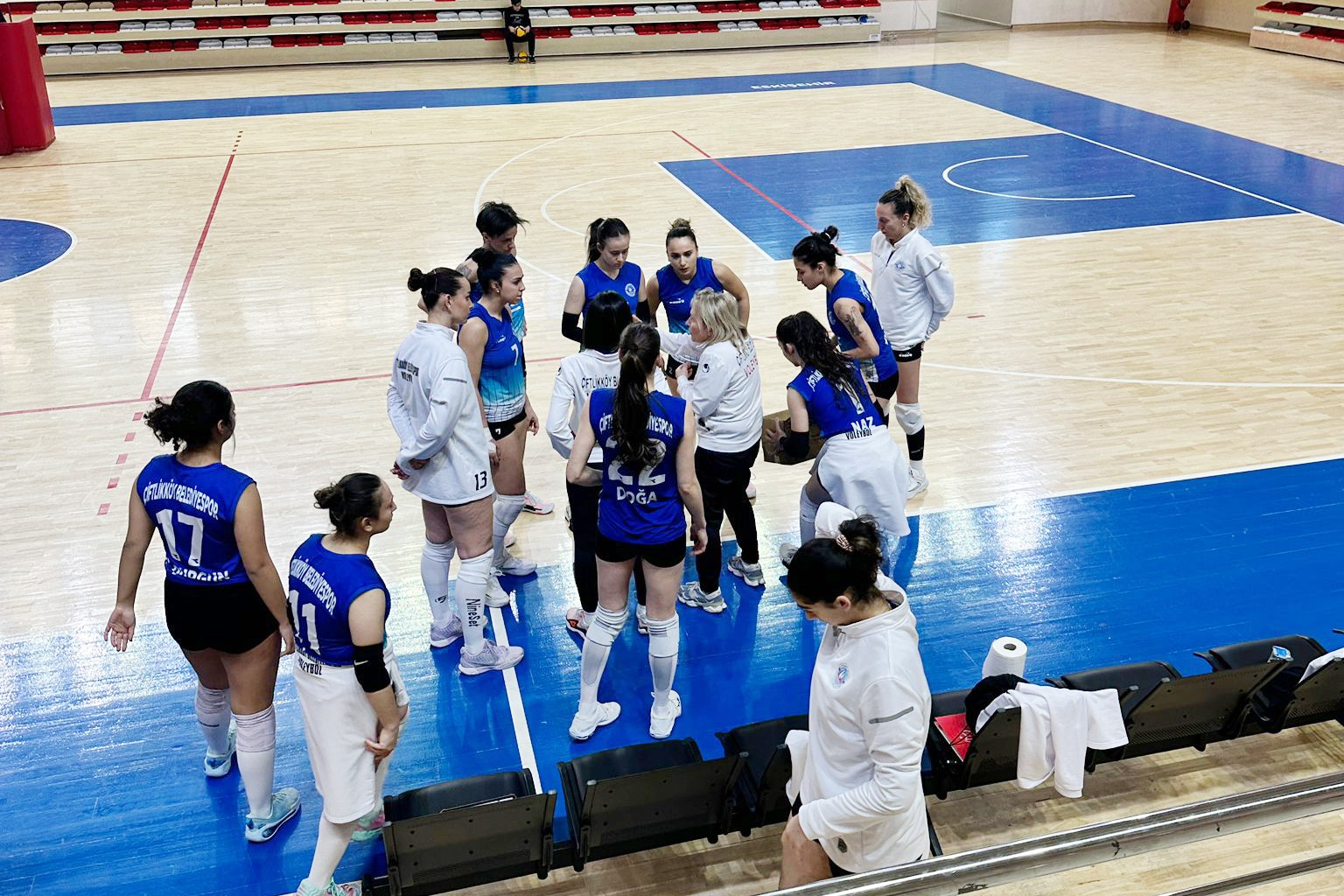 ÇİFTLİKKÖY’ÜN SULTANLARI ES VOLEYBOL’U DEPLASMANDA DEVİRDİ (3-0)