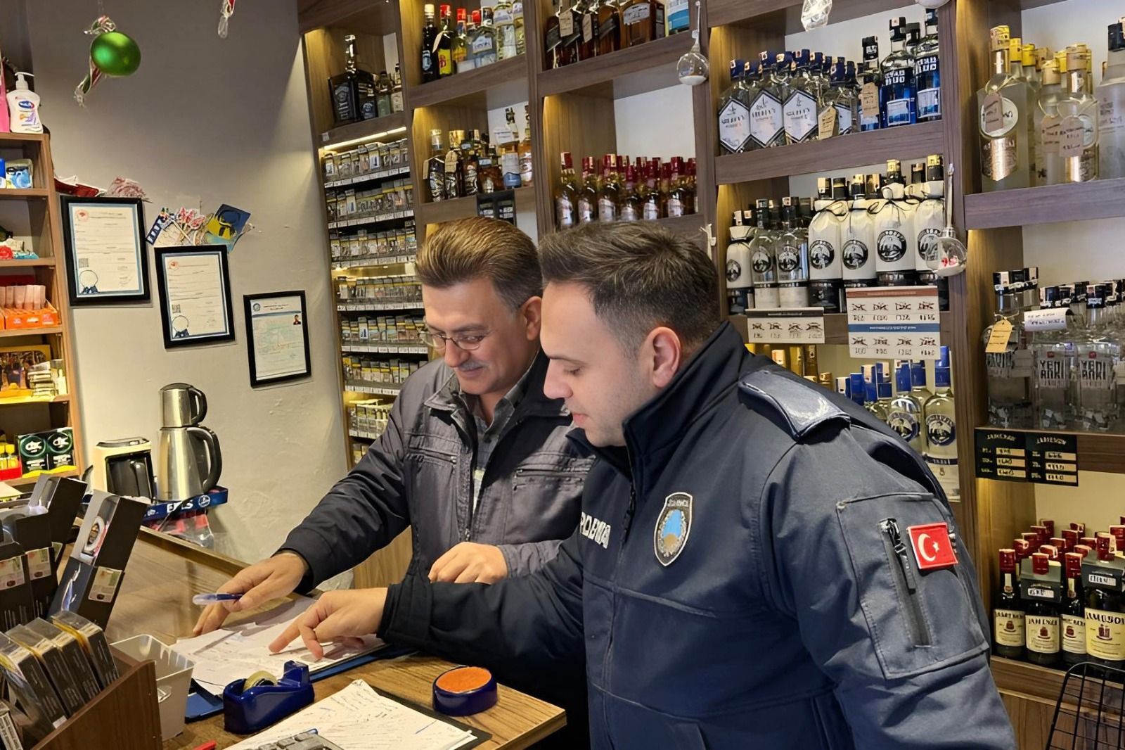 ÇİFTLİKKÖY’DE YENİ YIL ÖNCESİ MARKETLERE KAPSAMLI ZABITA DENETİMİ