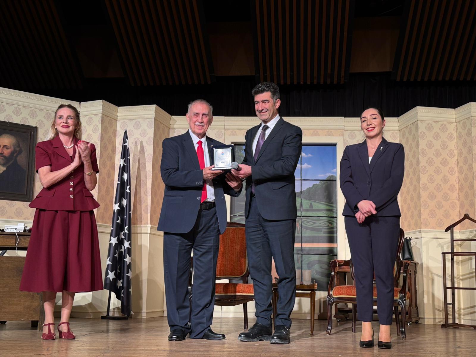 YALOVA’DA ‘OLAYLAR ÇOK BÜYÜK’ OYUNU KAHKAHA DOLU ANLARA SAHNE OLDU