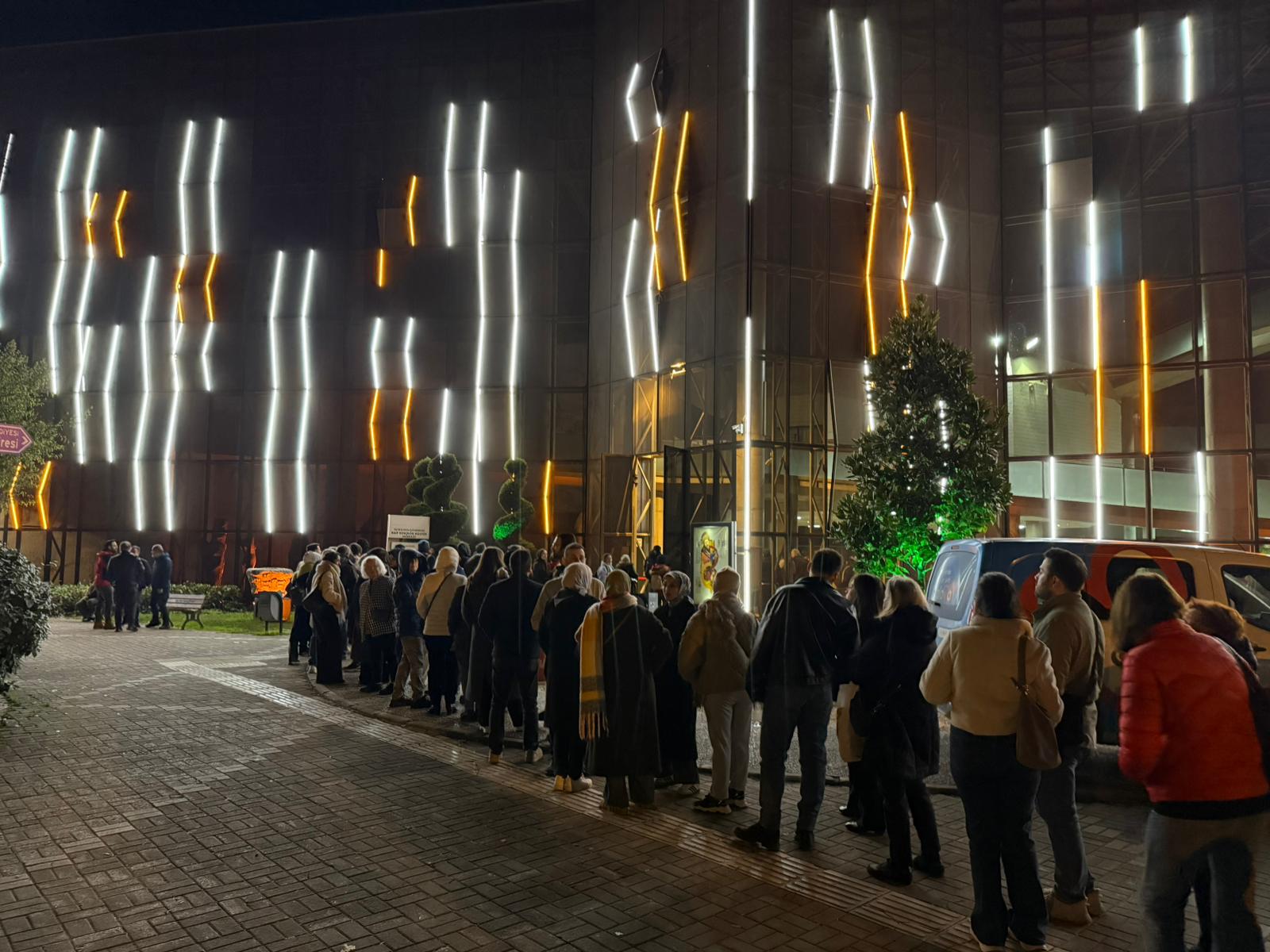 YALOVA’DA ‘OLAYLAR ÇOK BÜYÜK’ OYUNU KAHKAHA DOLU ANLARA SAHNE OLDU