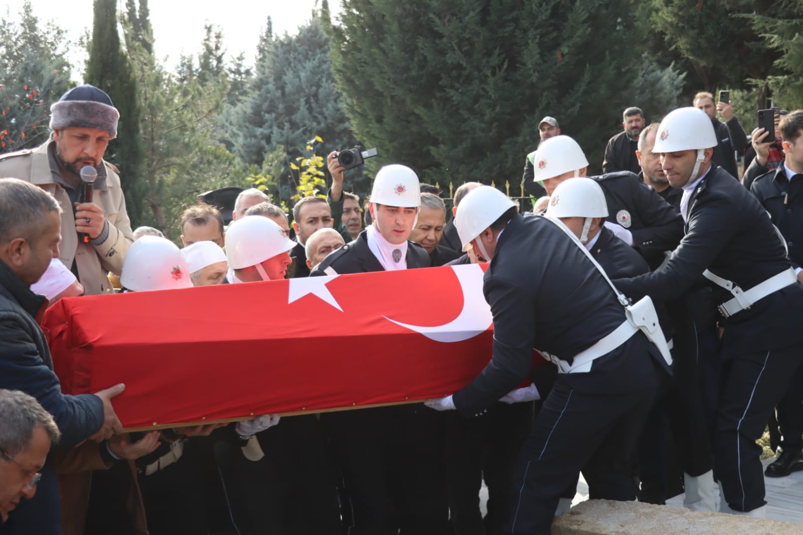 YALOVA ŞEHİTLERİNİ DUALARLA UĞURLADI ÜÇ KAHRAMANA SON VEDA 7 YALOVA ŞEHİTLERİNİ DUALARLA UĞURLADI ÜÇ KAHRAMANA SON VEDA