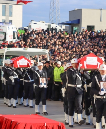 Yalova’da Şehit Polisler Dualarla Uğurlandı: Türkiye Tek Yürek Oldu