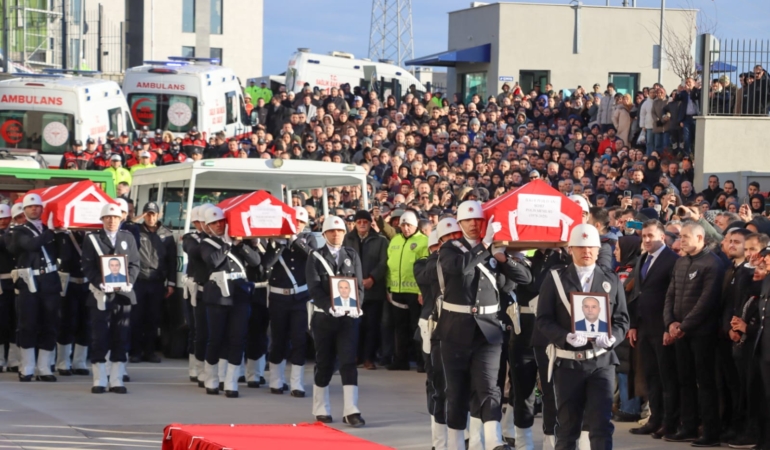 Yalova’da Şehit Polisler Dualarla Uğurlandı: Türkiye Tek Yürek Oldu