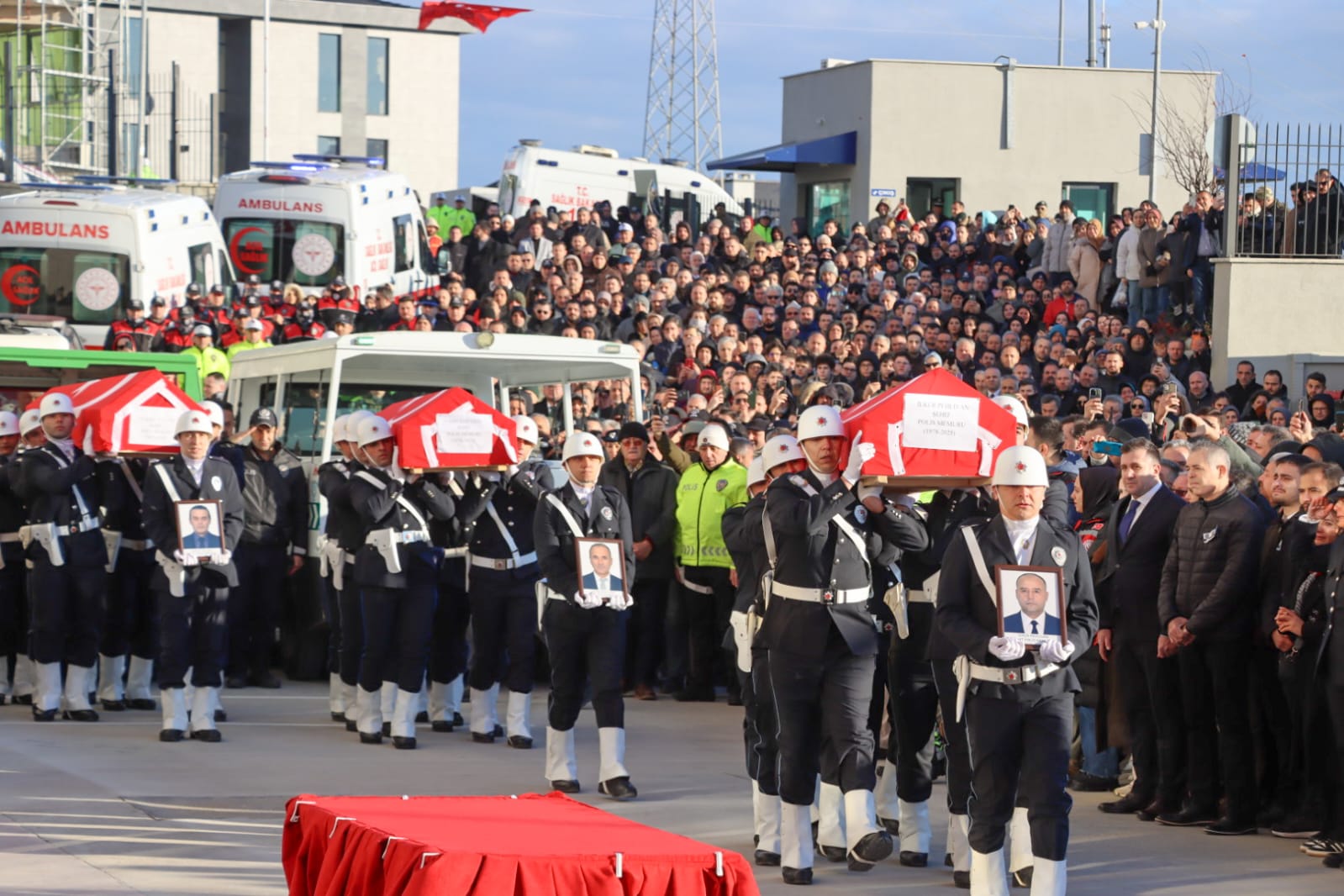 Yalova’da Şehit Polisler Dualarla Uğurlandı: Türkiye Tek Yürek Oldu