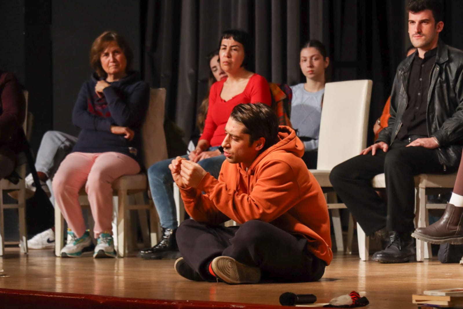 ‘HARİKA ŞEYLER LİSTESİ’ YALOVA’DA SAHNELENDİ 5 ‘HARİKA ŞEYLER LİSTESİ’ YALOVA’DA SAHNELENDİ