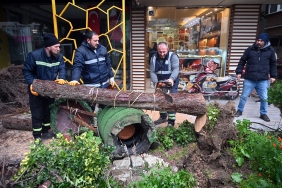 Tayini Çıkan Vali’den 4 Öğrencili Köy Okuluna Anlamlı Veda Ziyareti 3 thumbnail