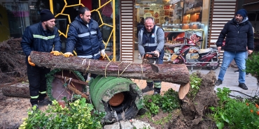 Yalova Belediyesi Fırtınaya Karşı Alarm Durumuna Geçti: 350 Olayda Anında Müdahale
