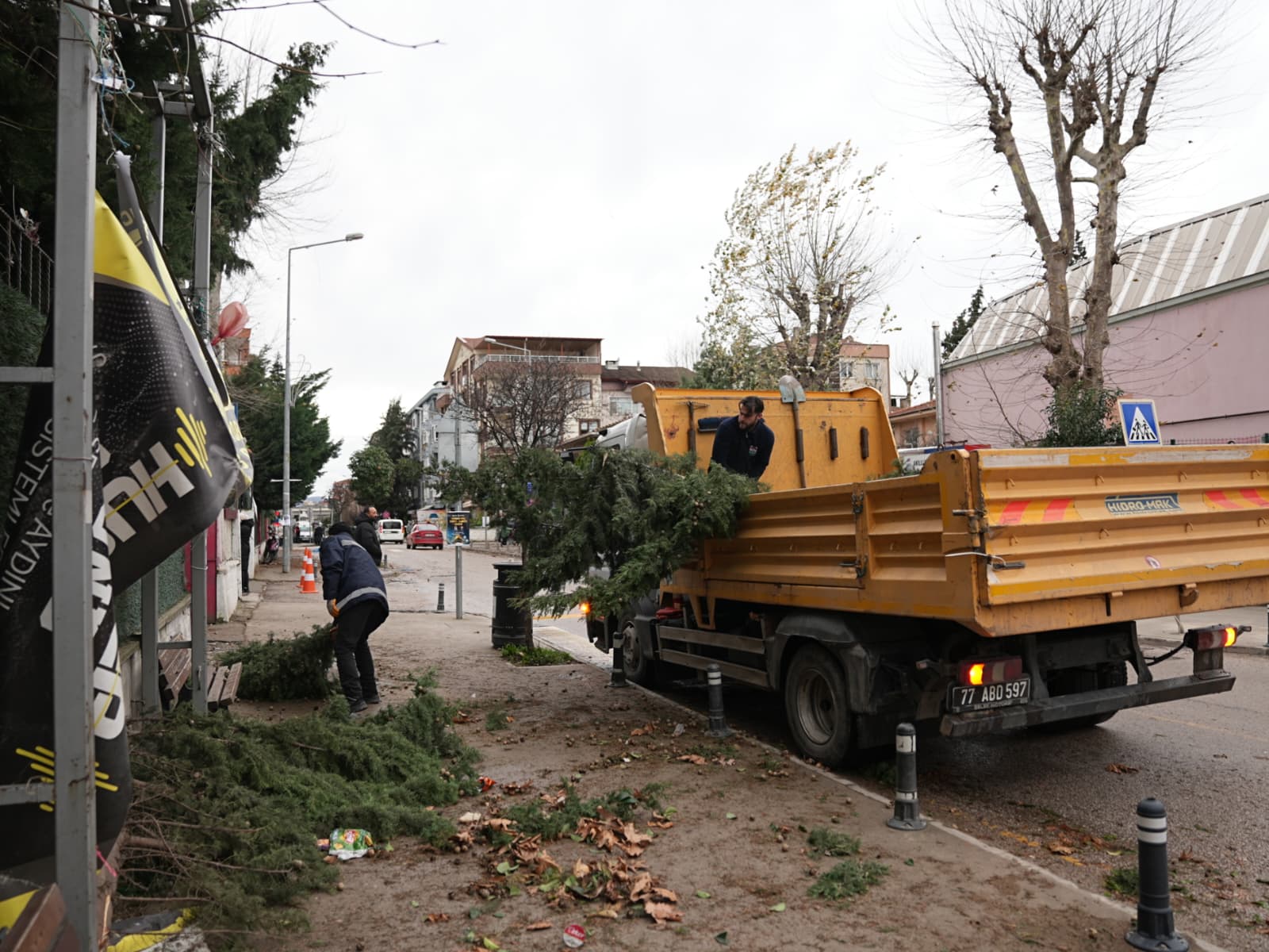 Yalova Belediyesi Fırtınaya Karşı Alarm Durumuna Geçti: 350 Olayda Anında Müdahale 6 Yalova Belediyesi Fırtınaya Karşı Alarm Durumuna Geçti: 350 Olayda Anında Müdahale